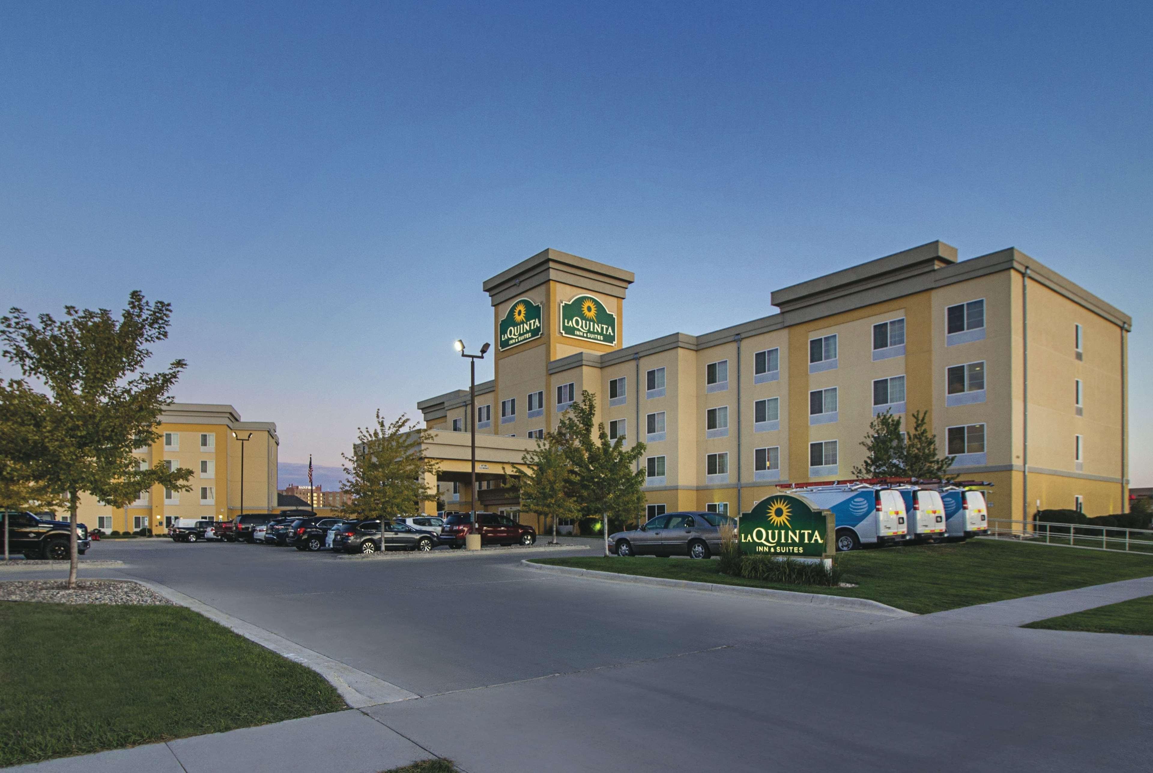La Quinta By Wyndham Fargo-Medical Center Hotel Exterior photo